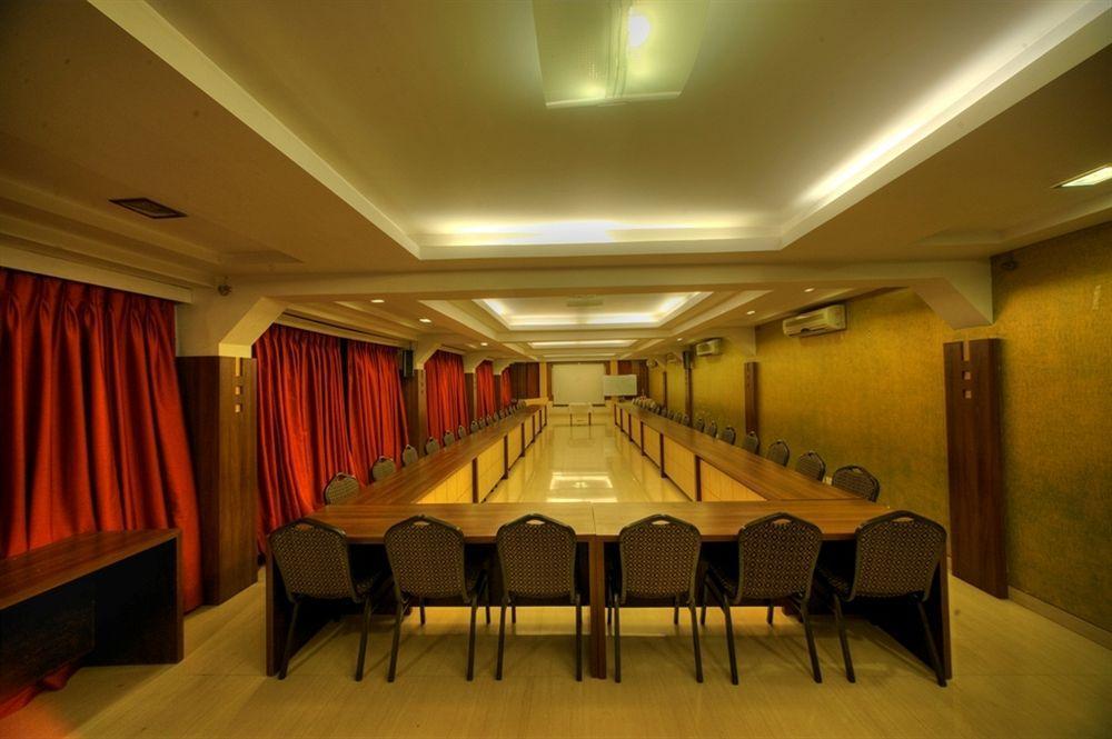 Zaras Resort Khandala Lonavla Exterior foto